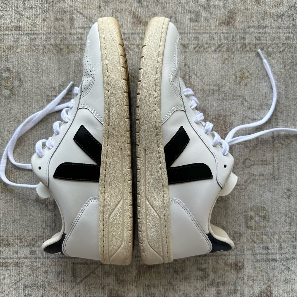 Veja V 10 Lace Up Sneaker sz 10 - Picture 3 of 9